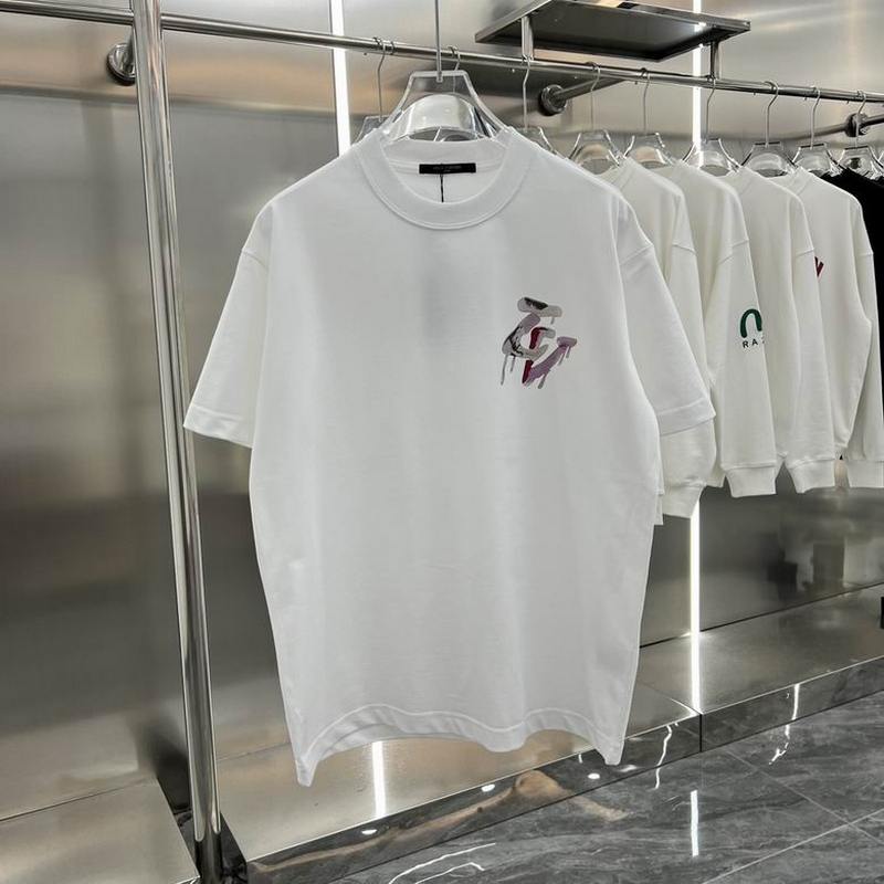 Louis Vuitton Men's T-shirts 241